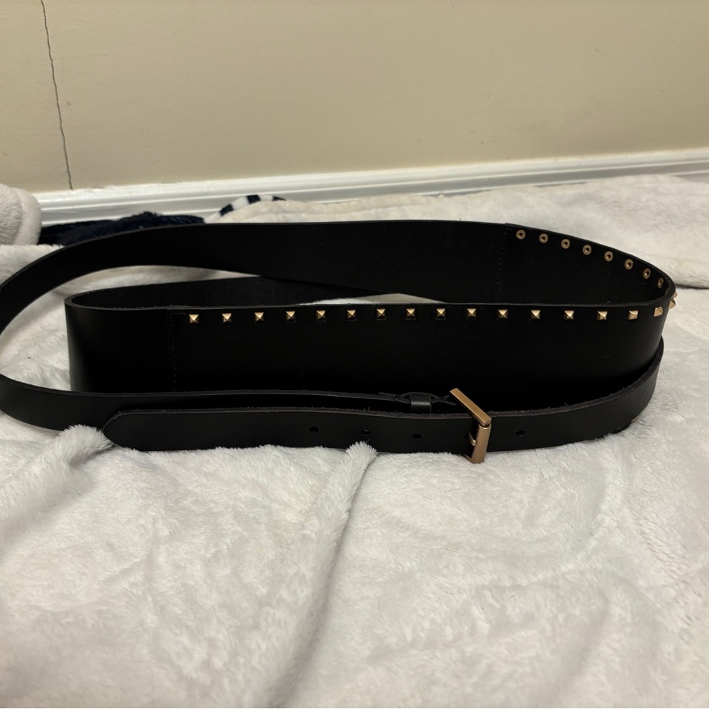 All Saints Black Leather Maxie Studded Belt with Gold Pyramid Studs - Picture 4 of 7